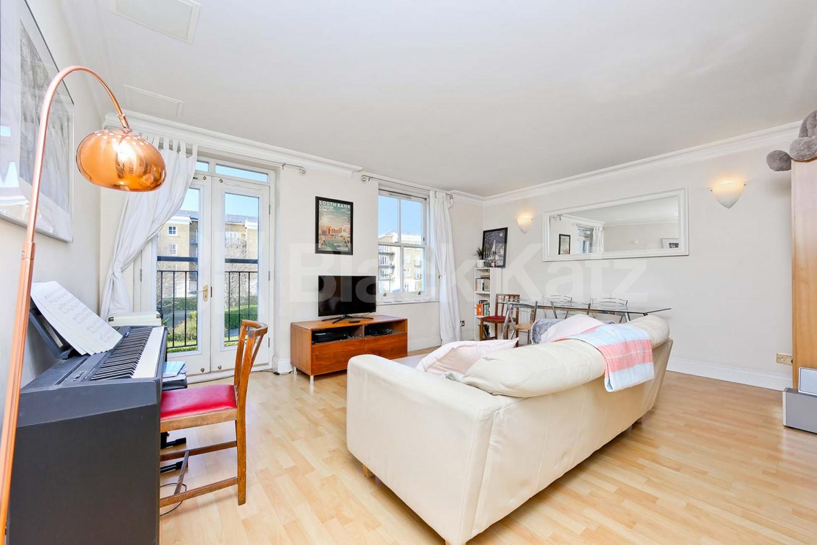 Beautiful apartment, over looking tranquil gardens & private parking   Russell Lodge. Spurgeon Street, London Bridge